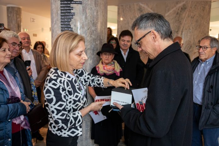 Exposição em homenagem a Arnaldo Antunes patente na Biblioteca Municipal de Penafiel