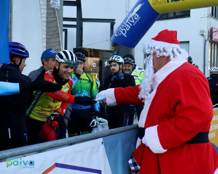 Pai-Natal-a-destribuir-lembranA§as-aos-ciclistas