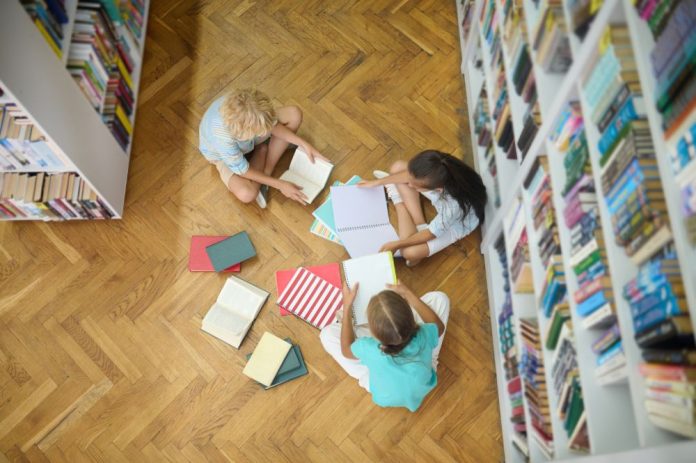 Crianças Biblioteca